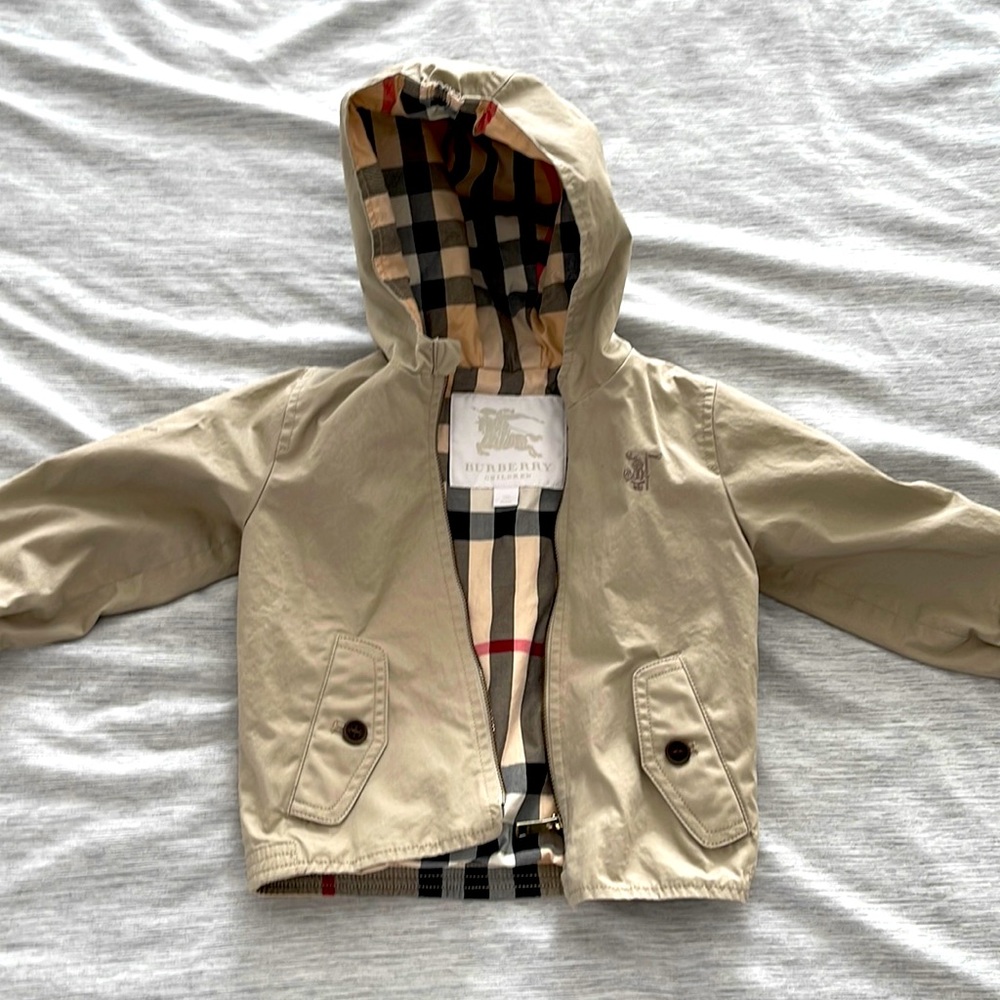 ✨BURBERRY trench coat for toddlers 18M